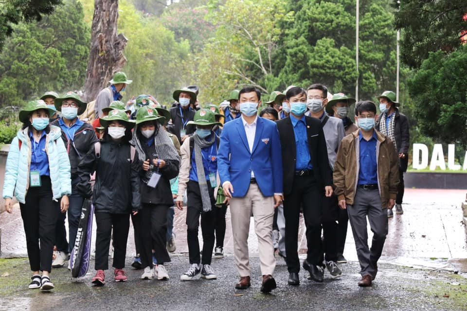 “Tri thức xanh” đến buôn làng tuyên truyền phòng chống dịch COVID-19 ảnh 2