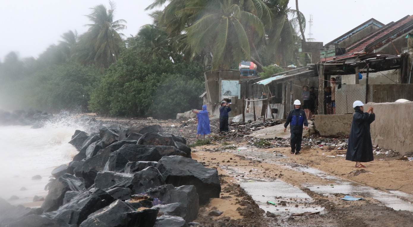 Phú Yên kiên quyết sơ tán dân an toàn trước khi bão số 6 đổ bộ ảnh 2