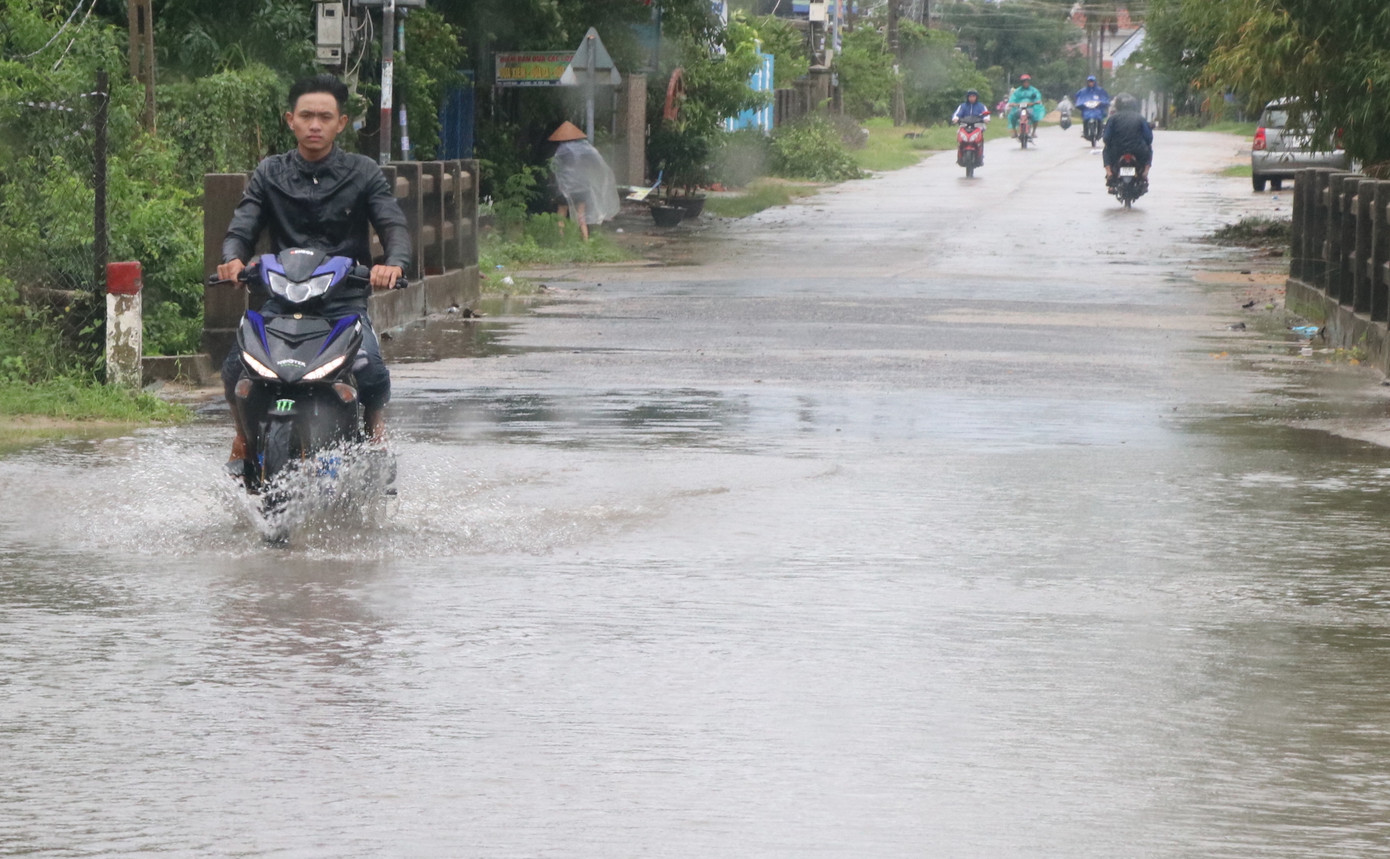 Phú Yên kiên quyết sơ tán dân an toàn trước khi bão số 6 đổ bộ ảnh 3