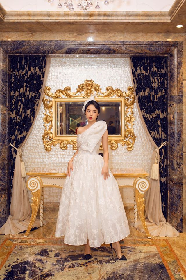 Á hậu Kiều Loan 'lột xác' không nhận ra, Hoa hậu Tiểu Vy khoe vai trần gợi cảm ảnh 6