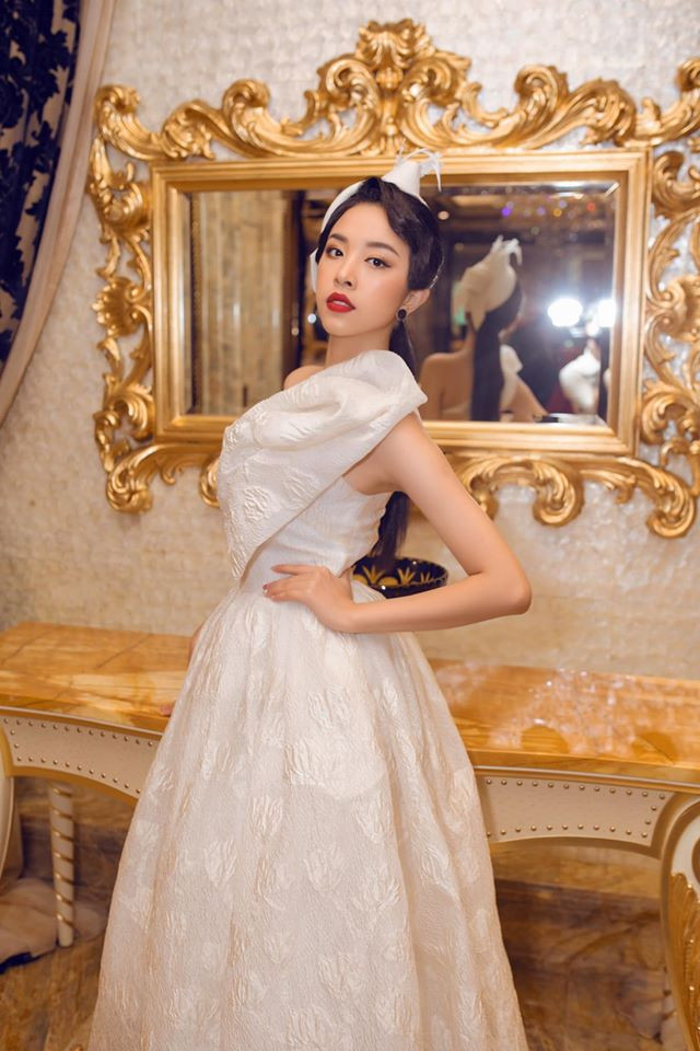 Á hậu Kiều Loan 'lột xác' không nhận ra, Hoa hậu Tiểu Vy khoe vai trần gợi cảm ảnh 7