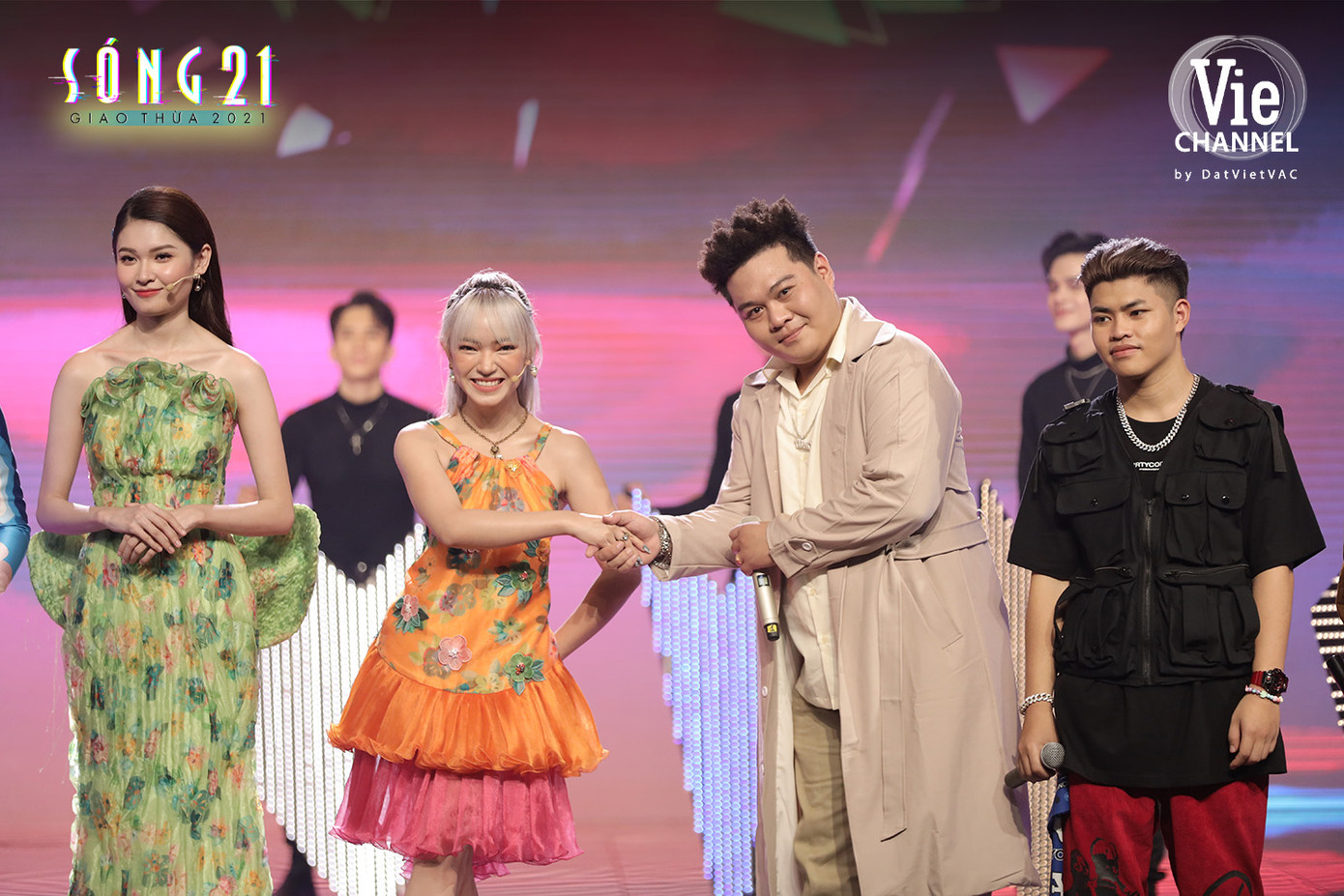 Châu Bùi gia nhập “tứ đại mỹ nhân”, cùng Lan Ngọc quậy tung show Tết ảnh 9