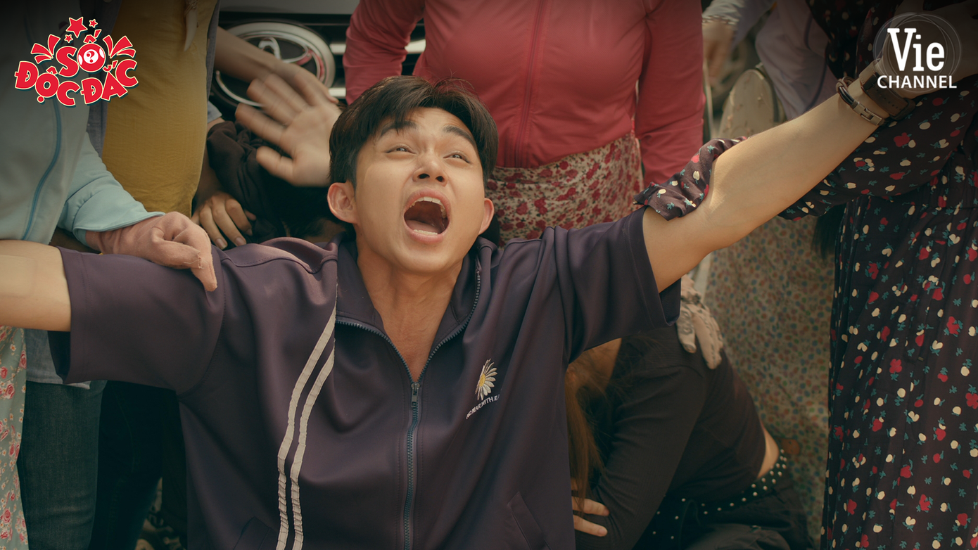 Dân tình “choáng” khi thấy Jun Phạm cưỡi xe đạp rượt đuổi xe hơi, đại náo phố phường ảnh 10