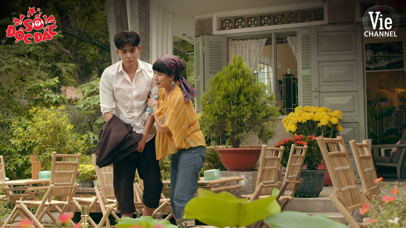 Dân tình “choáng” khi thấy Jun Phạm cưỡi xe đạp rượt đuổi xe hơi, đại náo phố phường ảnh 7