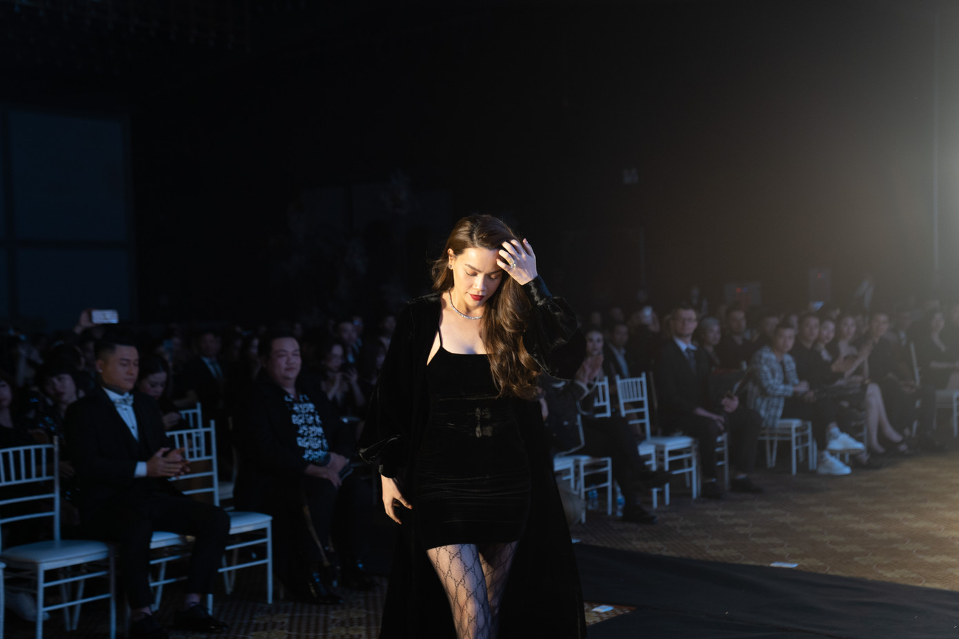 Hồ Ngọc Hà khoe đường cong nóng bỏng, chứng minh sức hút của “mẹ bỉm sữa“ ảnh 6