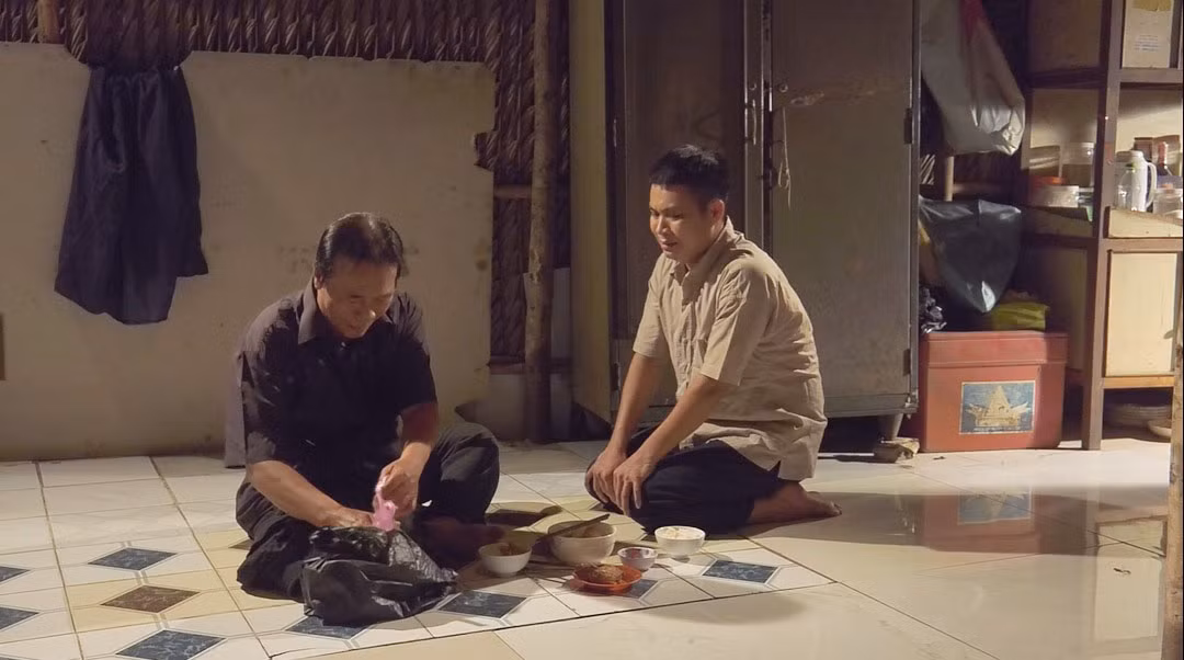 Bắt mẹ chồng ăn cơm chó, cô con dâu nhận cái kết “quả báo“ ảnh 6