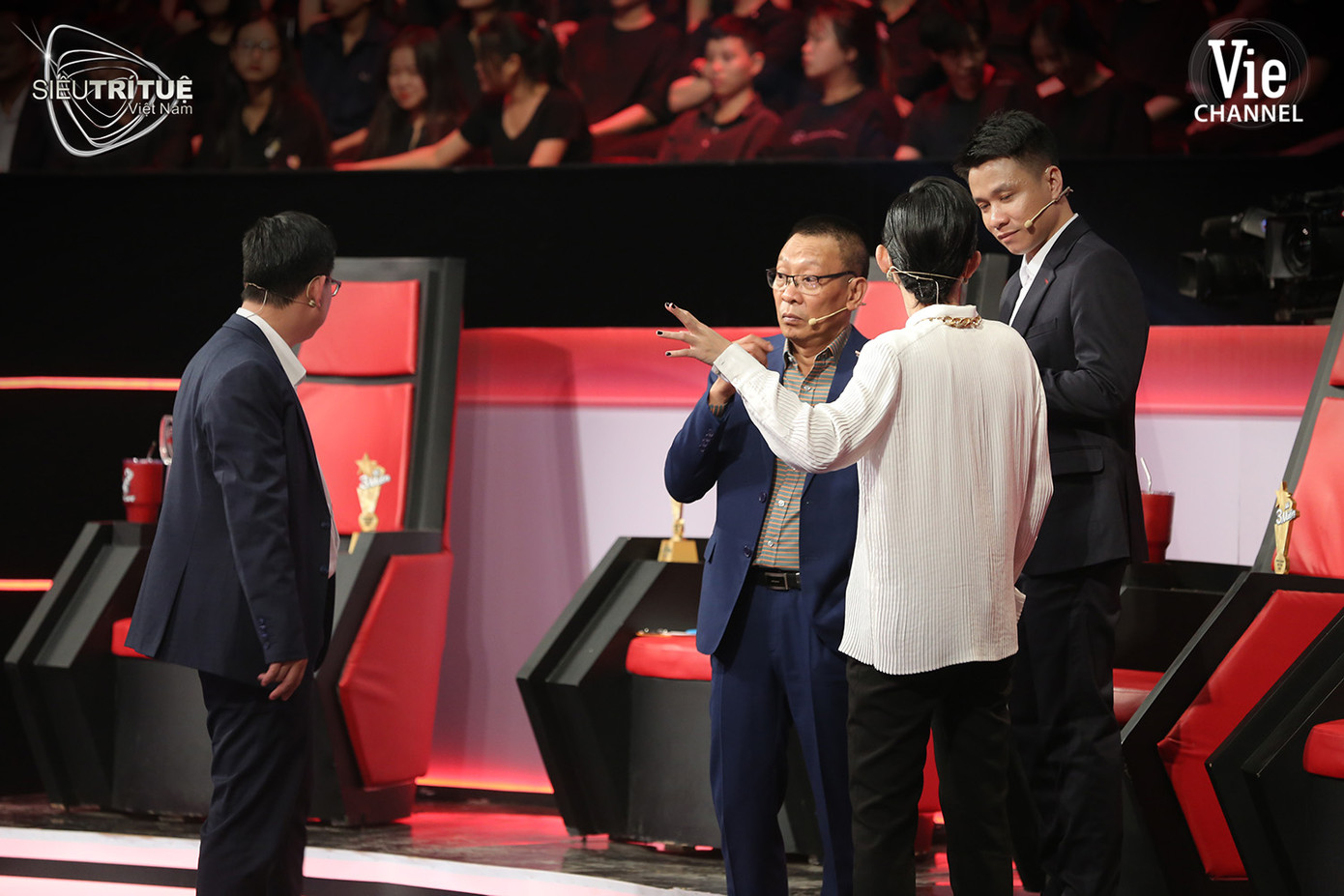 Họa sĩ 3D Thái Tân bất ngờ bại trận trước cao thủ Đức Giang trong “ma trận thị giác“ ảnh 3