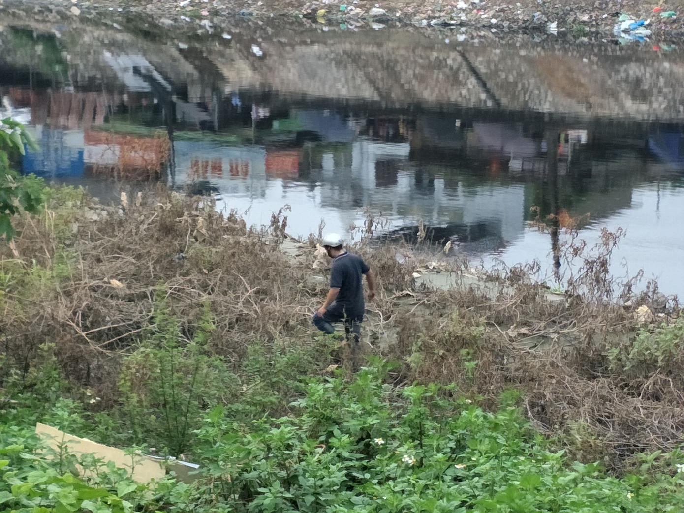 'Xới tung' ven sông Nhuệ tìm nữ sinh Học viện Ngân hàng mất tích ảnh 6