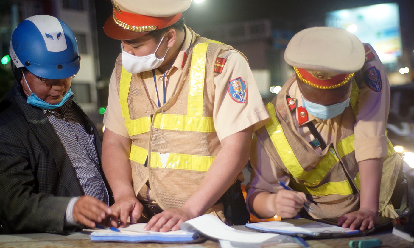 Uống một cốc bia do 'cả nể', tài xế bị phạt 5 triệu đồng ảnh 6