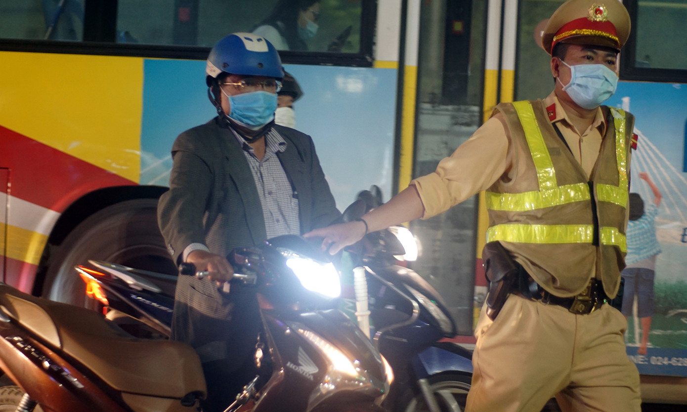 Uống một cốc bia do 'cả nể', tài xế bị phạt 5 triệu đồng ảnh 5