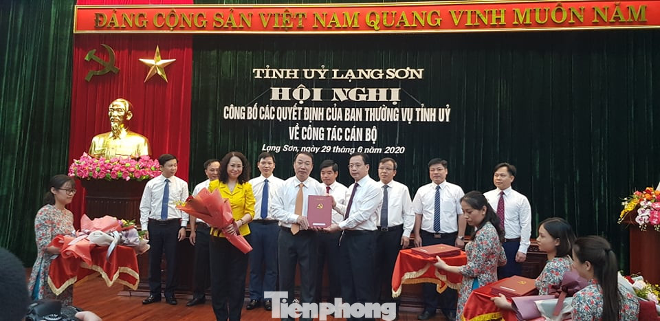 Công bố luân chuyển, bổ nhiệm nhiều vị trí lãnh đạo tỉnh Lạng Sơn ảnh 1