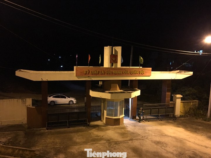 Công việc thầm lặng của các chiến sỹ áo trắng ở khu cách ly phòng dịch nCov ảnh 9