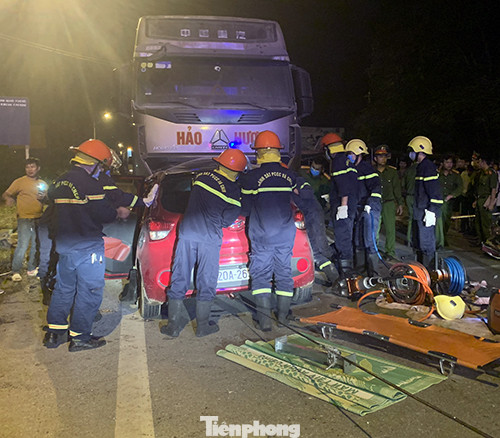 Ô tô 4 chỗ lấn làn đấu đầu xe tải, 2 người tử vong ảnh 1