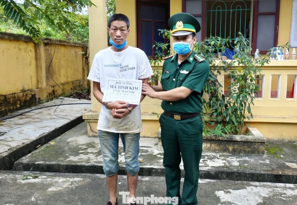 Nhóm người Trung Quốc trốn trong rừng sau khi nhập cảnh trái phép ảnh 1