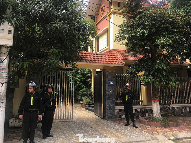 Nhóm tội phạm buôn bán hàng nghìn bánh heroin hầu tòa ảnh 2