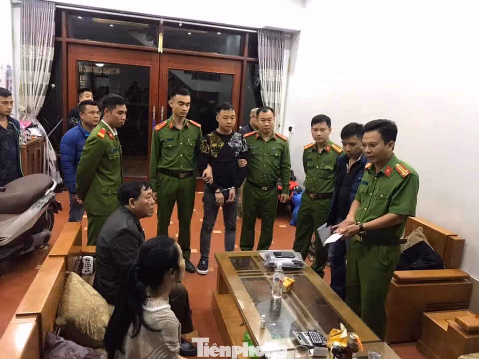 Khởi tố vụ vận chuyển trên 30 tấn chân giò lợn sang Trung Quốc ảnh 1