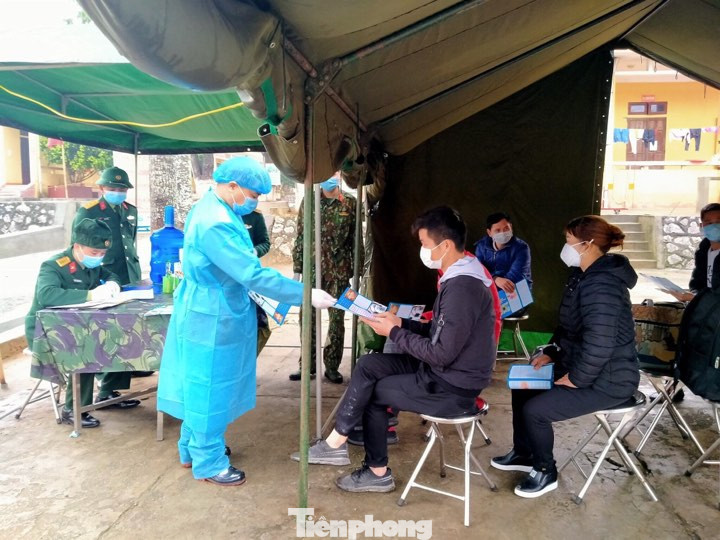 Cận cảnh sinh hoạt trong khu vực cách ly phòng chống corona của Quân đội ảnh 1