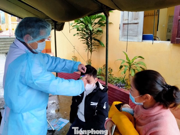 Cận cảnh sinh hoạt trong khu vực cách ly phòng chống corona của Quân đội ảnh 3