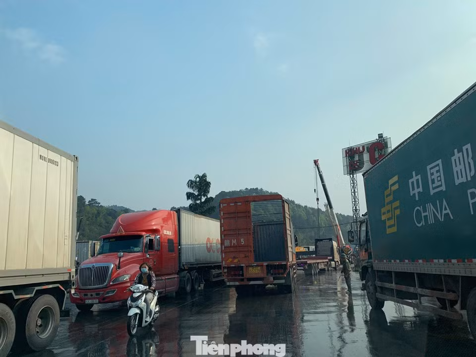 Lượng hàng xuất sang Trung Quốc giảm sút ở cửa khẩu Lạng Sơn ảnh 1
