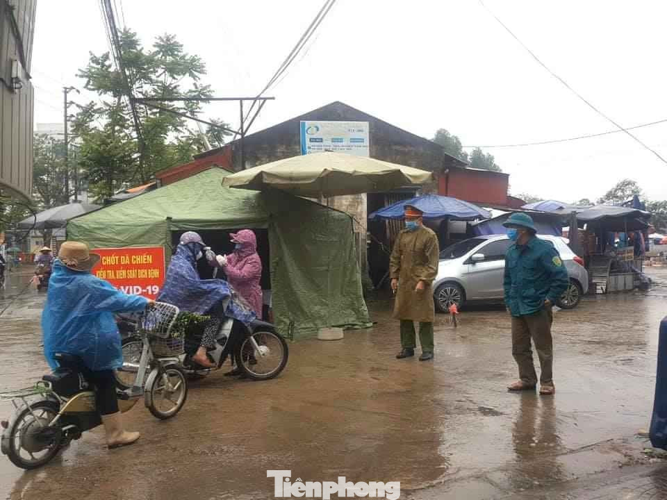 Lạng Sơn lập chốt dã chiến kiểm soát y tế tại các chợ đầu mối ảnh 1