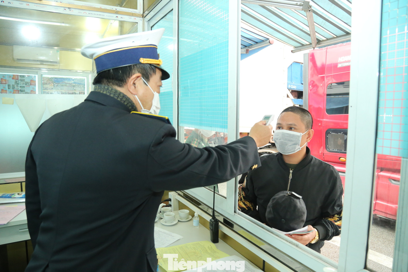 Container chở hoa quả nhộn nhịp qua cửa khẩu Tân Thanh ảnh 5