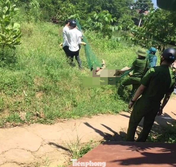 Kinh hãi phát hiện xác người đàn ông bên bến phà liên xã ảnh 1