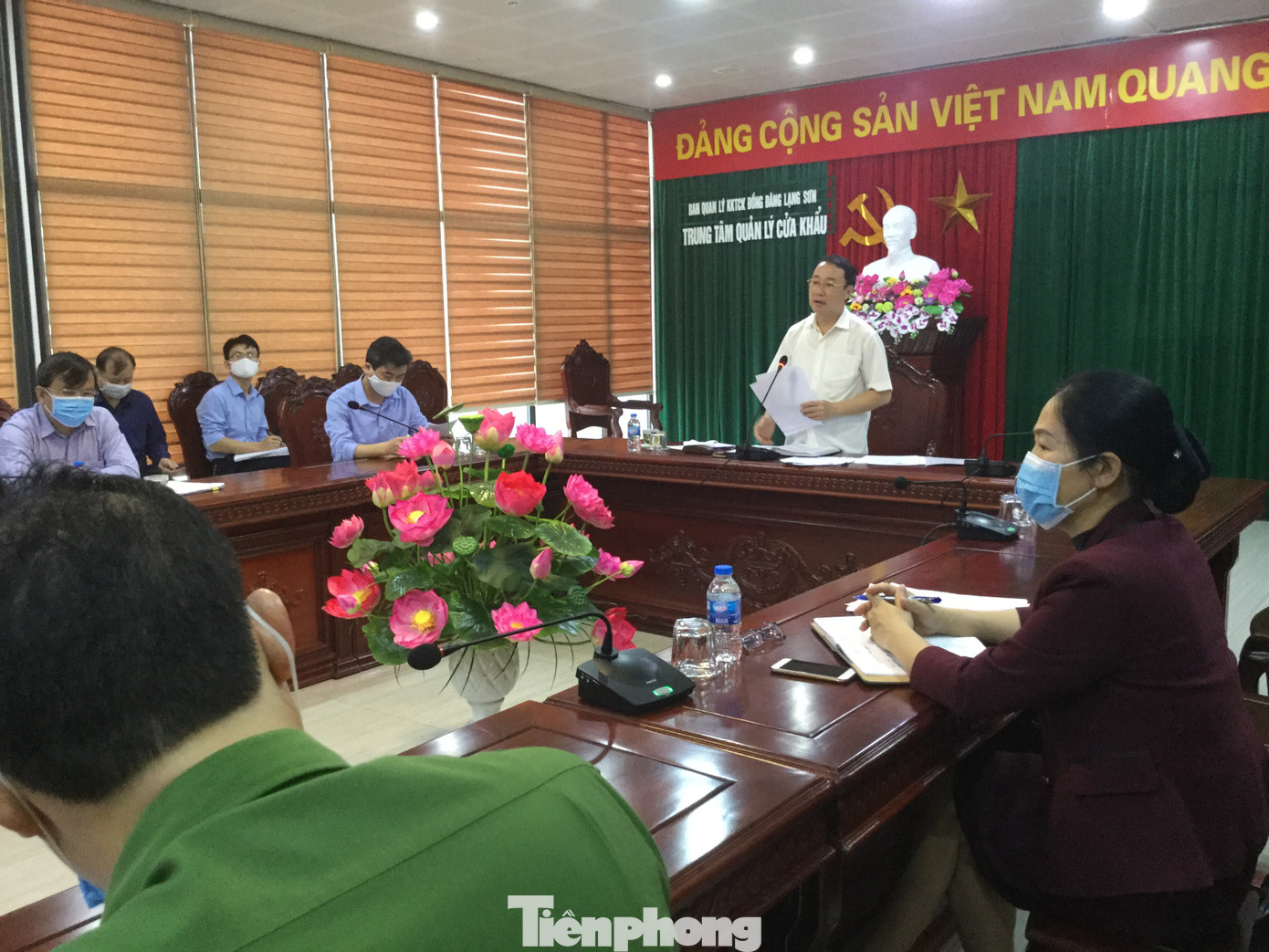 Vì sao Lạng Sơn phải quản chặt “đội lái xe chuyên trách” chở hàng sang Trung Quốc ảnh 1