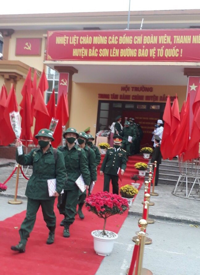 Tân binh các tỉnh thành náo nức lên đường nhập ngũ ảnh 11