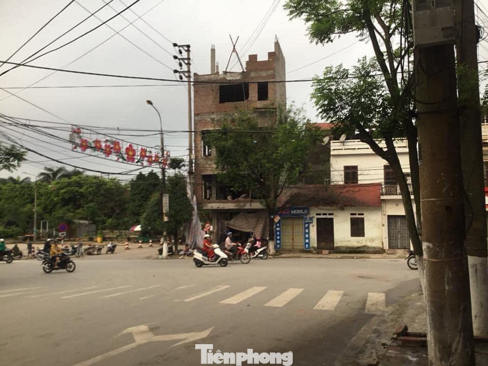 Bị điện giật rơi từ tầng 3, thợ điện nước chết thương tâm ảnh 1