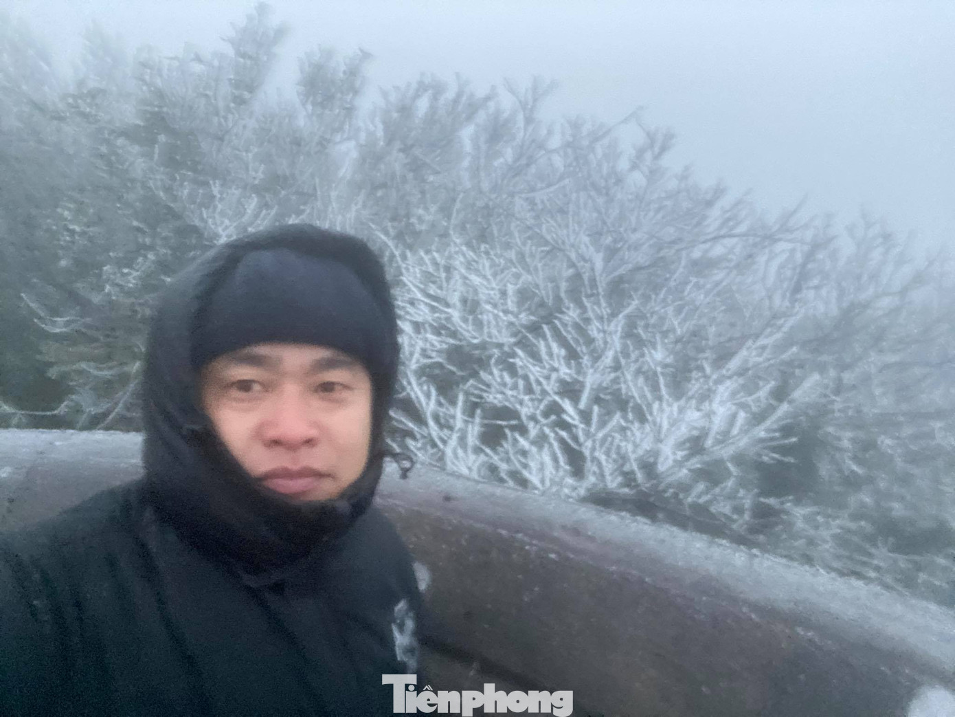 Băng tuyết phủ trắng đỉnh Mẫu Sơn ảnh 7