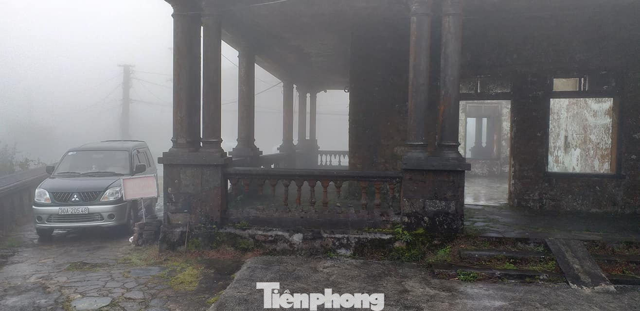 Đỉnh Mẫu Sơn nhiệt độ giảm sâu 1 độ C, chưa xuất hiện băng tuyết ảnh 1