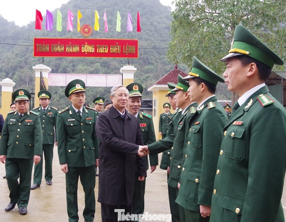 Thường trực Ban bí thư thăm đồng bào biên giới tỉnh Cao Bằng ảnh 1