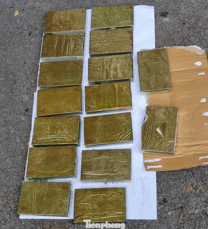 Chặn ô tô tải, thu giữ 16 bánh heroin cất giấu tinh vi ảnh 1