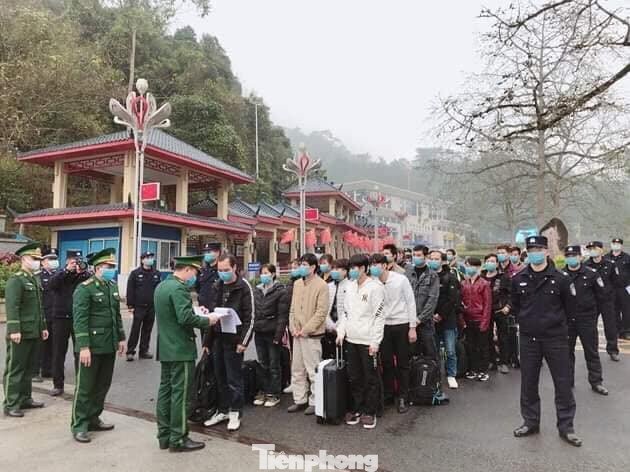 Bên trong khu cách ly hơn 150 người đặt ở doanh trại quân đội ảnh 3