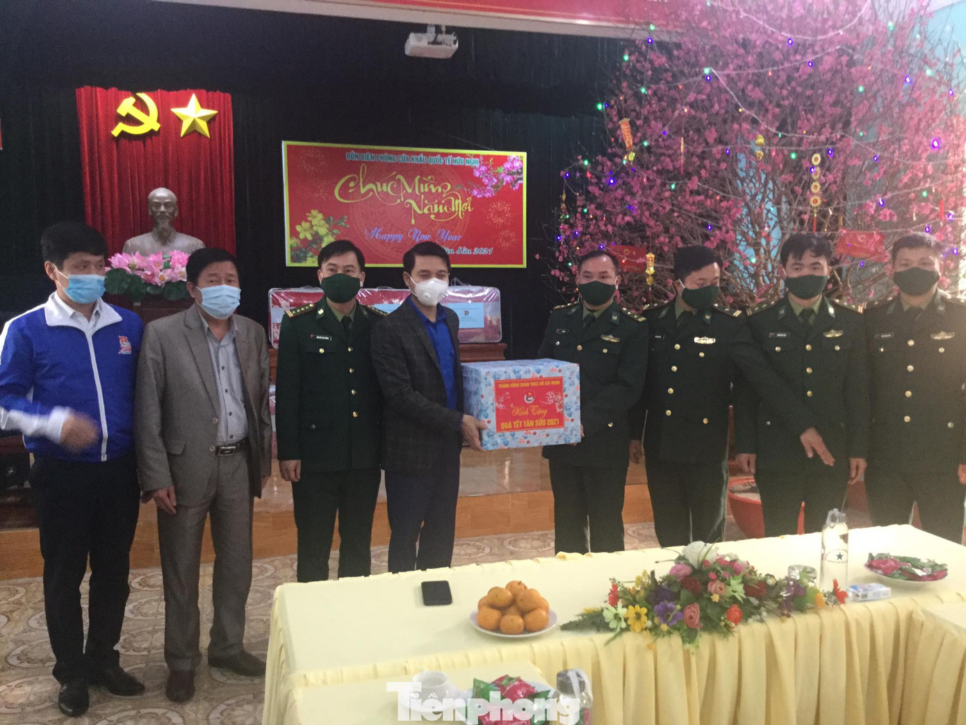 Trung ương Đoàn thăm, tặng quà cho tỉnh biên giới Lạng Sơn ảnh 1