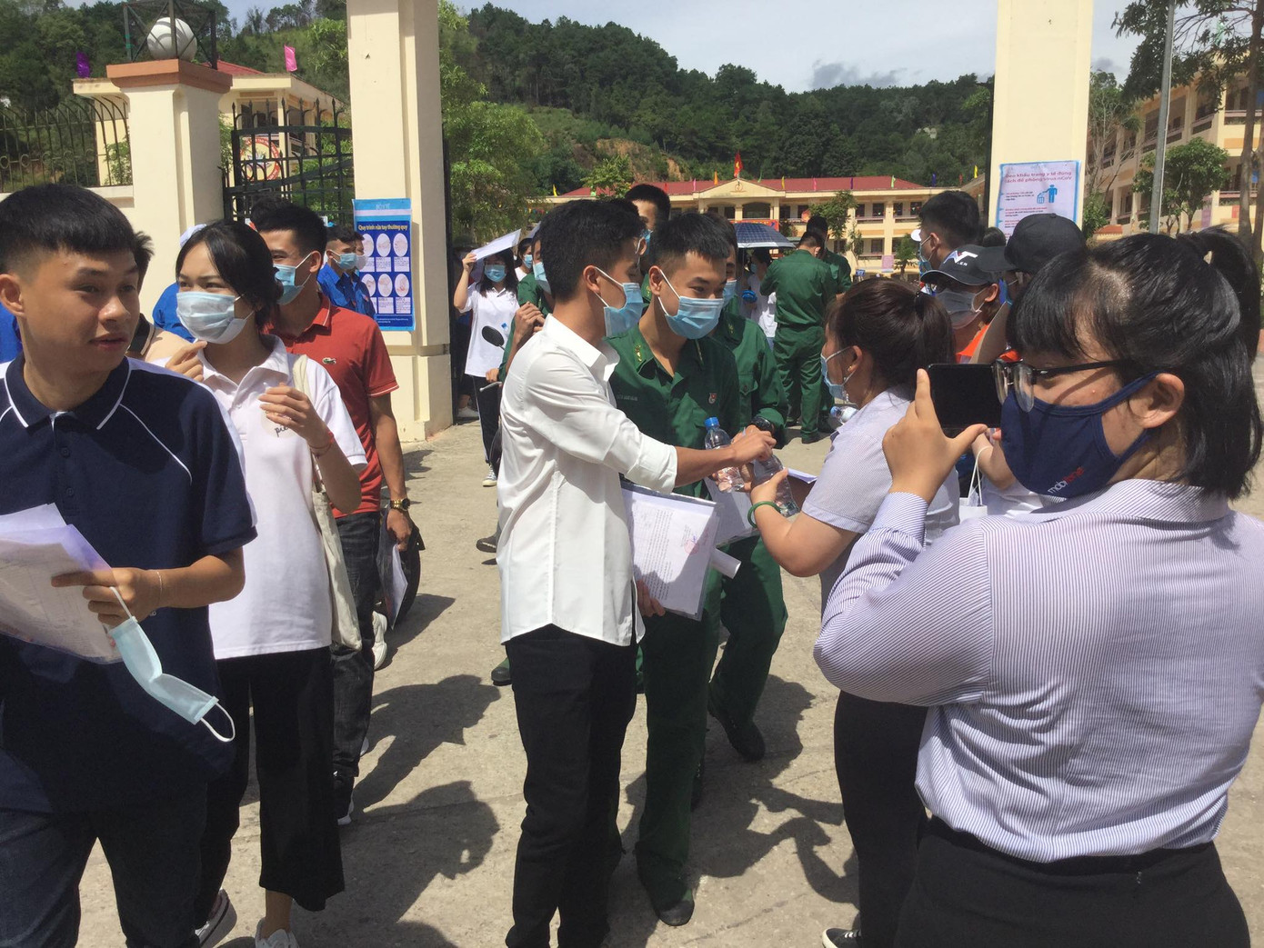 Cập nhật đề, đáp án thi tốt nghiệp THPT sáng nay ảnh 47