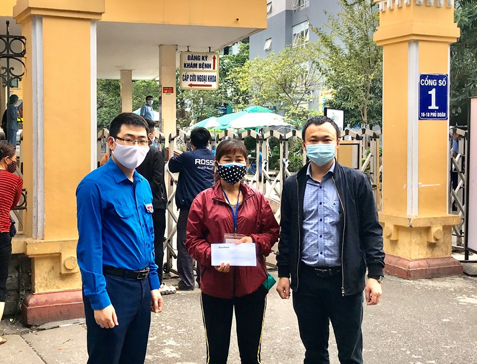 Tình nguyện viên chống dịch COVID-19 dừng bước ở tuổi đôi mươi ảnh 3