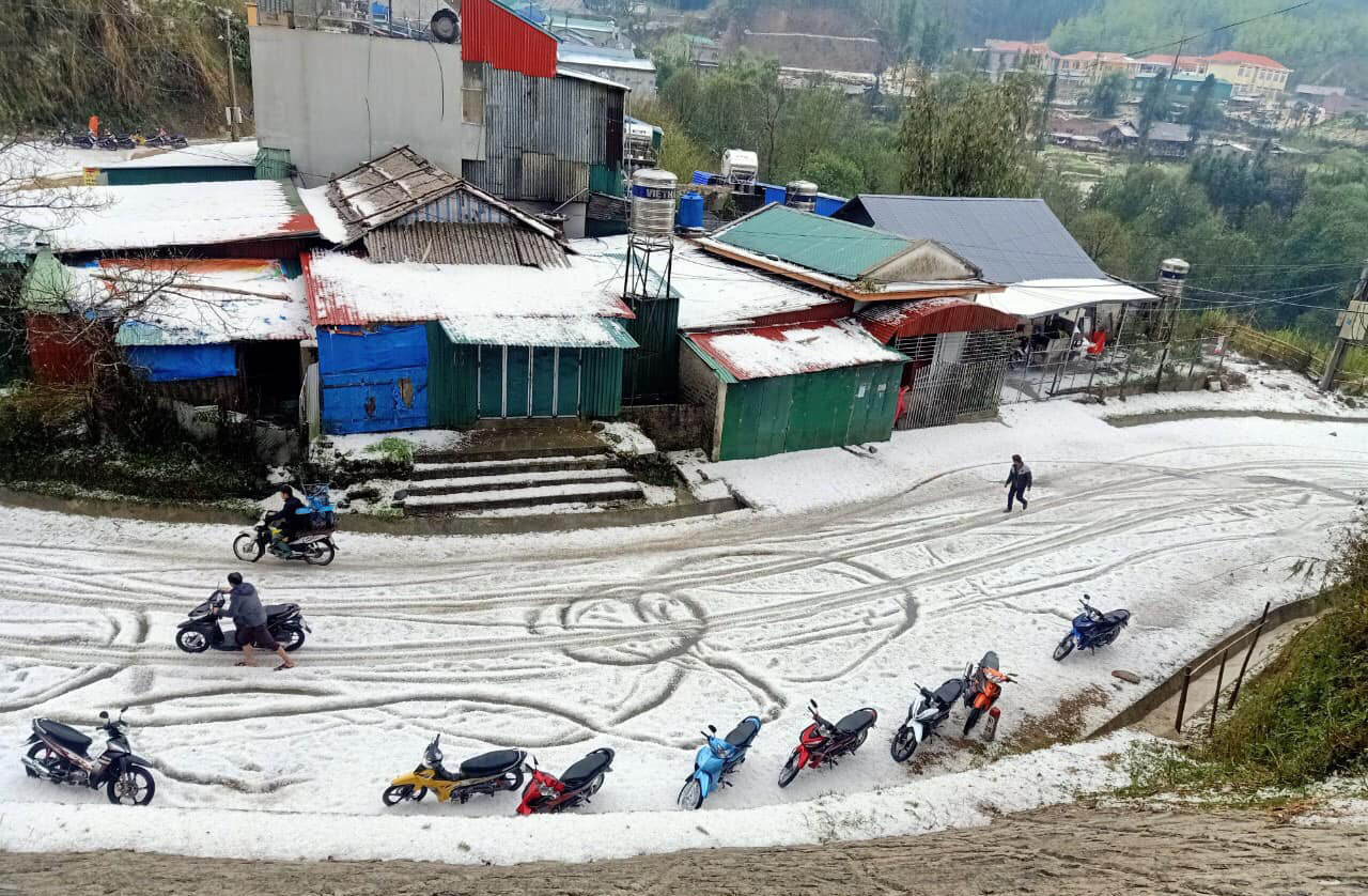 Mưa đá chưa từng có ở Lai Châu, khắp nơi phủ trắng như tuyết ảnh 4