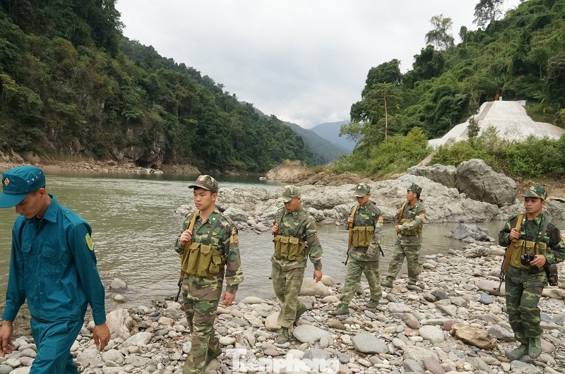 Cùng biên phòng Ka Lăng tuần tra nơi sông Đà chảy vào đất Việt ảnh 5