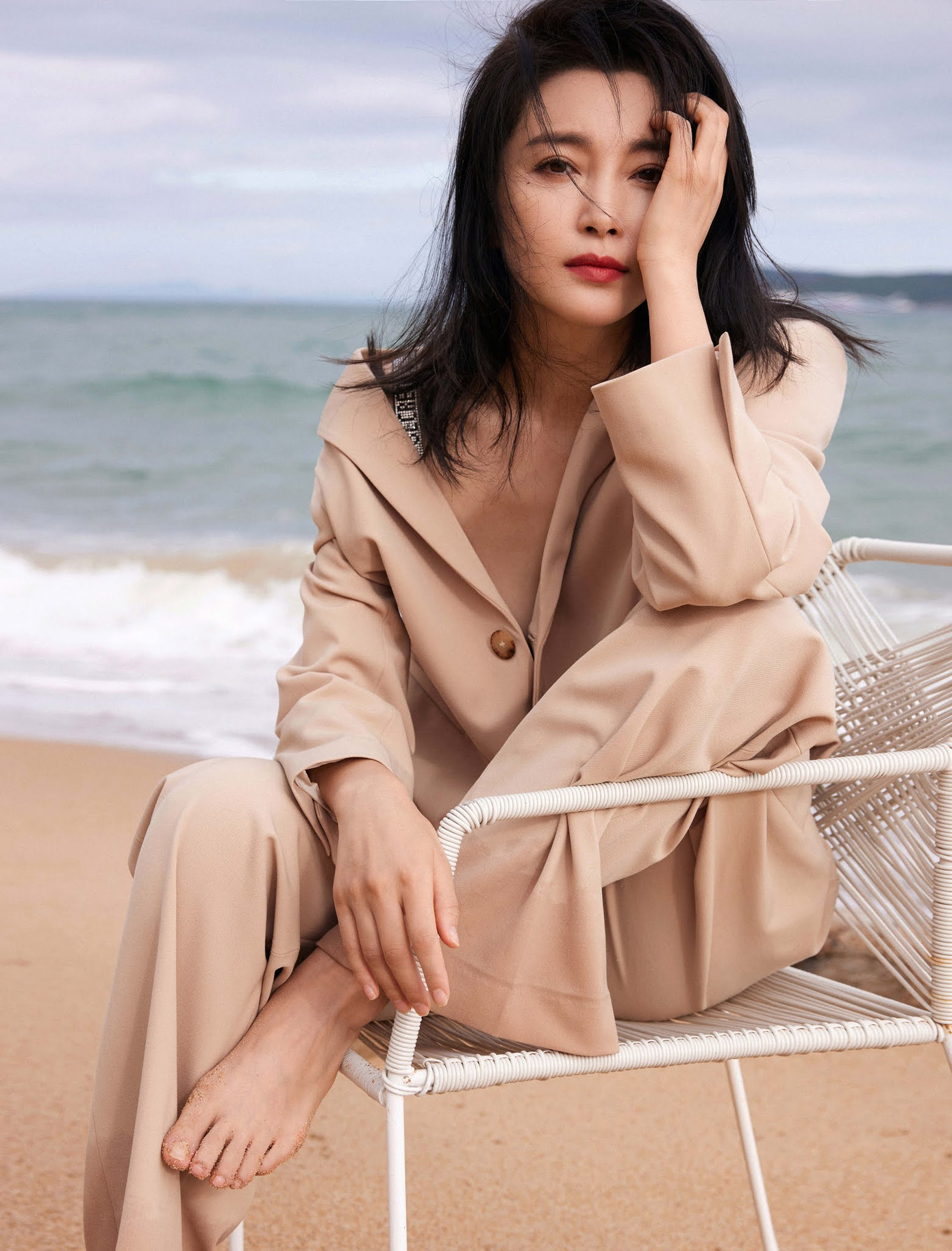 'Đả nữ' Lý Băng Băng mặc gợi cảm trẻ trung dù sắp 50 tuổi ảnh 2