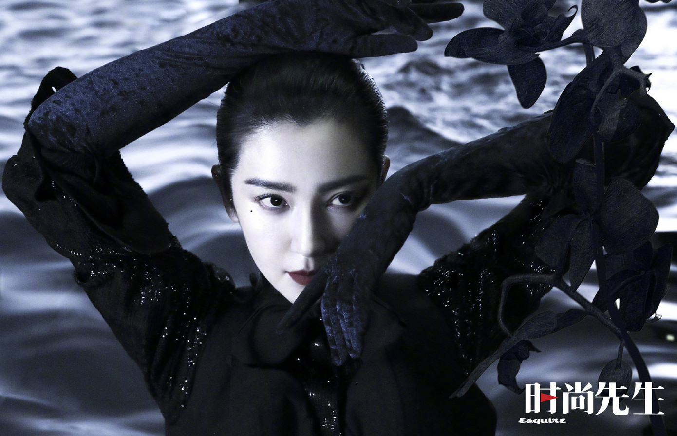 'Đả nữ' Lý Băng Băng mặc gợi cảm trẻ trung dù sắp 50 tuổi ảnh 22