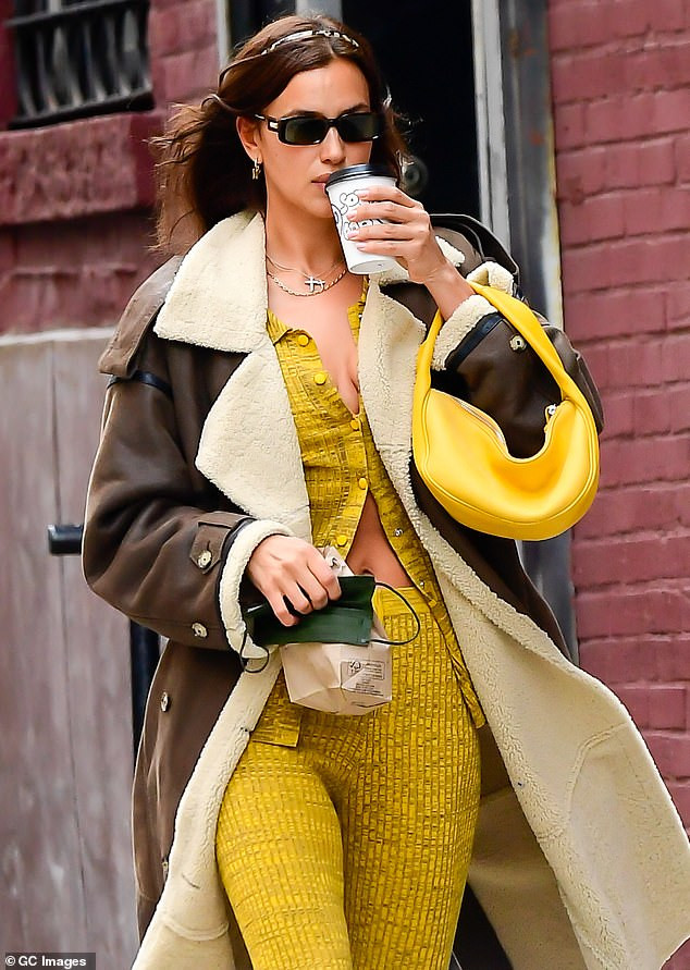 Siêu mẫu Nga Irina Shayk khoe chân dài miên man ảnh 9