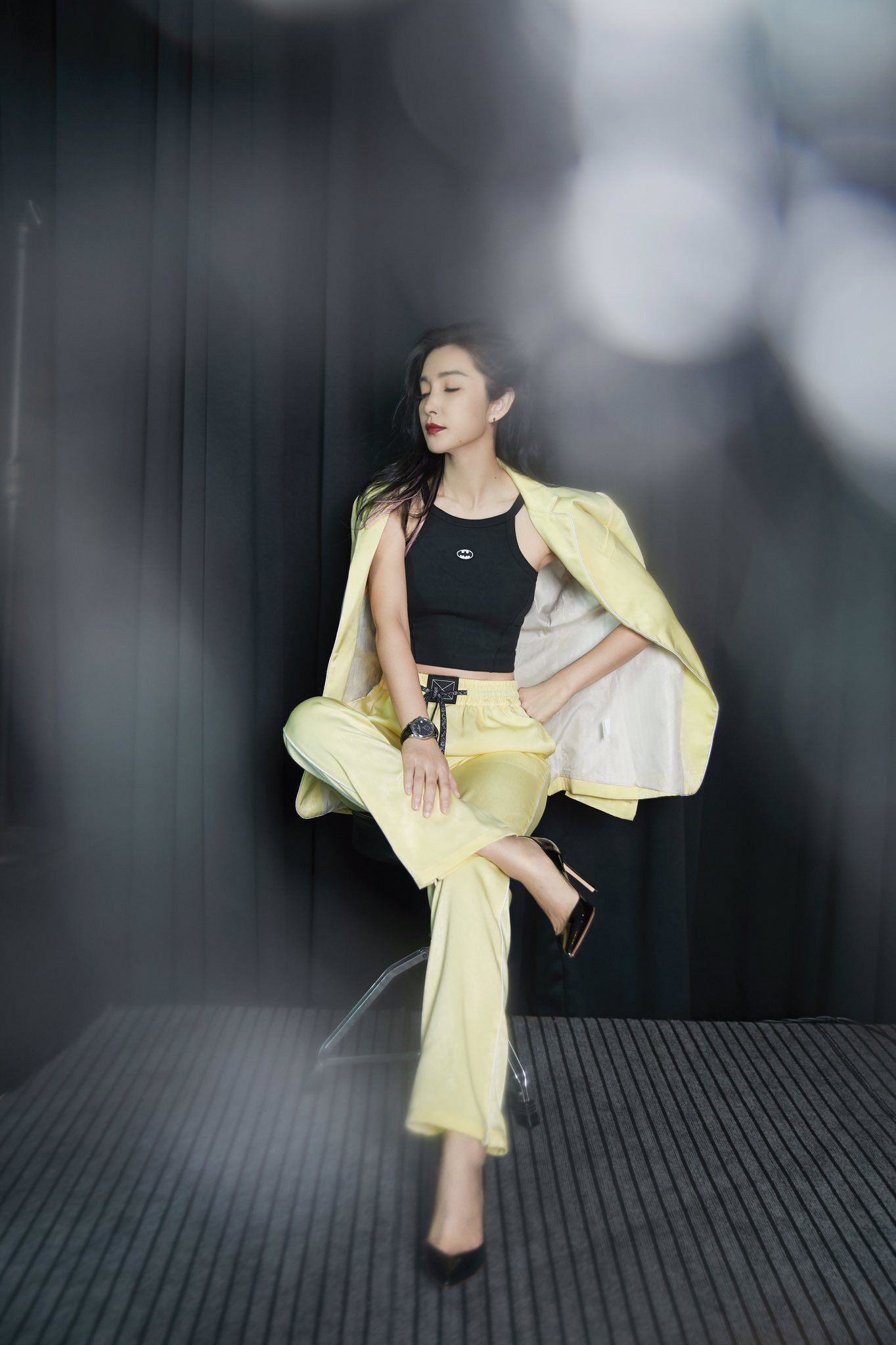 'Đả nữ' Lý Băng Băng mặc gợi cảm trẻ trung dù sắp 50 tuổi ảnh 15