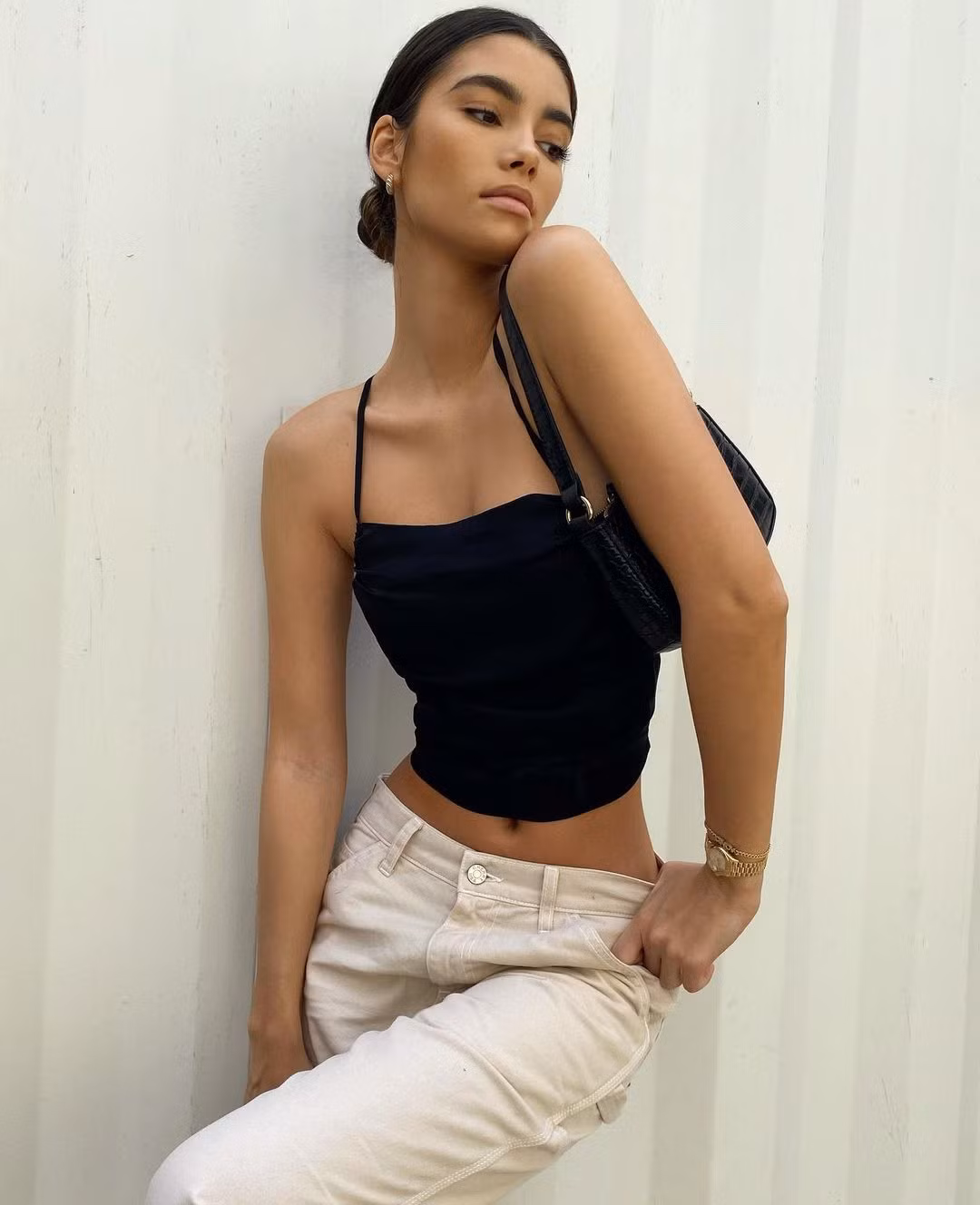 Người mẫu Brazil sở hữu vòng eo 'con kiến' nhỏ xíu khó tin ảnh 1