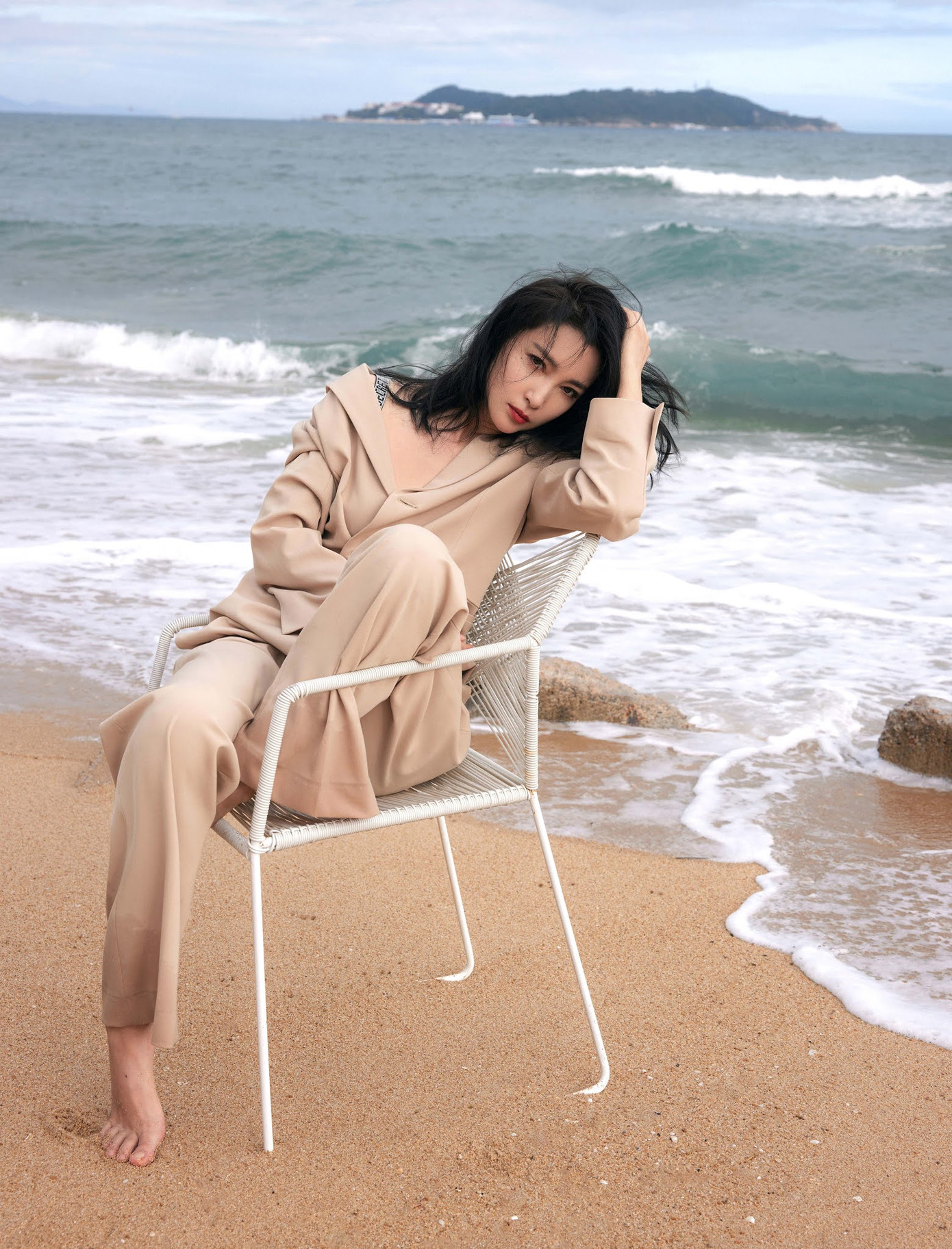 'Đả nữ' Lý Băng Băng mặc gợi cảm trẻ trung dù sắp 50 tuổi ảnh 4