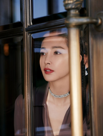 'Đả nữ' Lý Băng Băng mặc gợi cảm trẻ trung dù sắp 50 tuổi ảnh 16