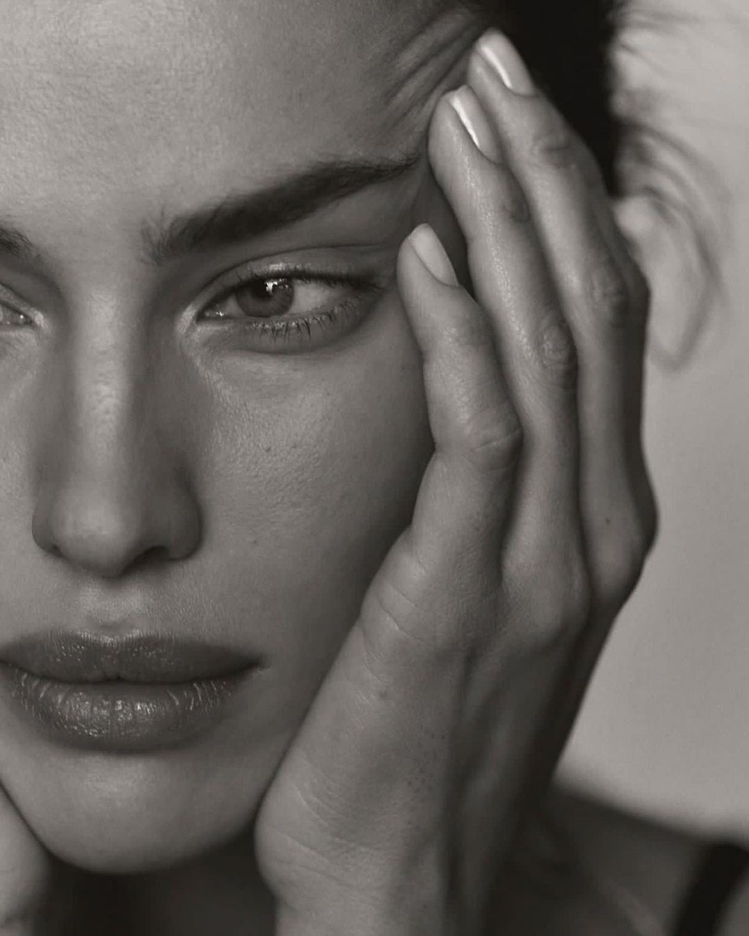 Siêu mẫu Nga Irina Shayk khoe chân dài miên man ảnh 5