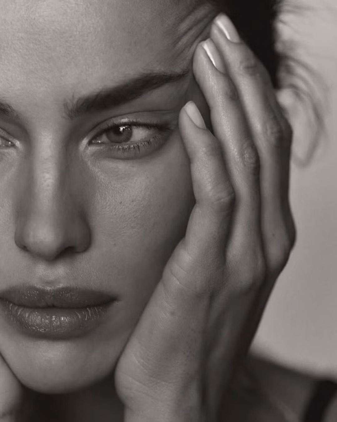Siêu mẫu Nga Irina Shayk khoe chân dài miên man ảnh 5