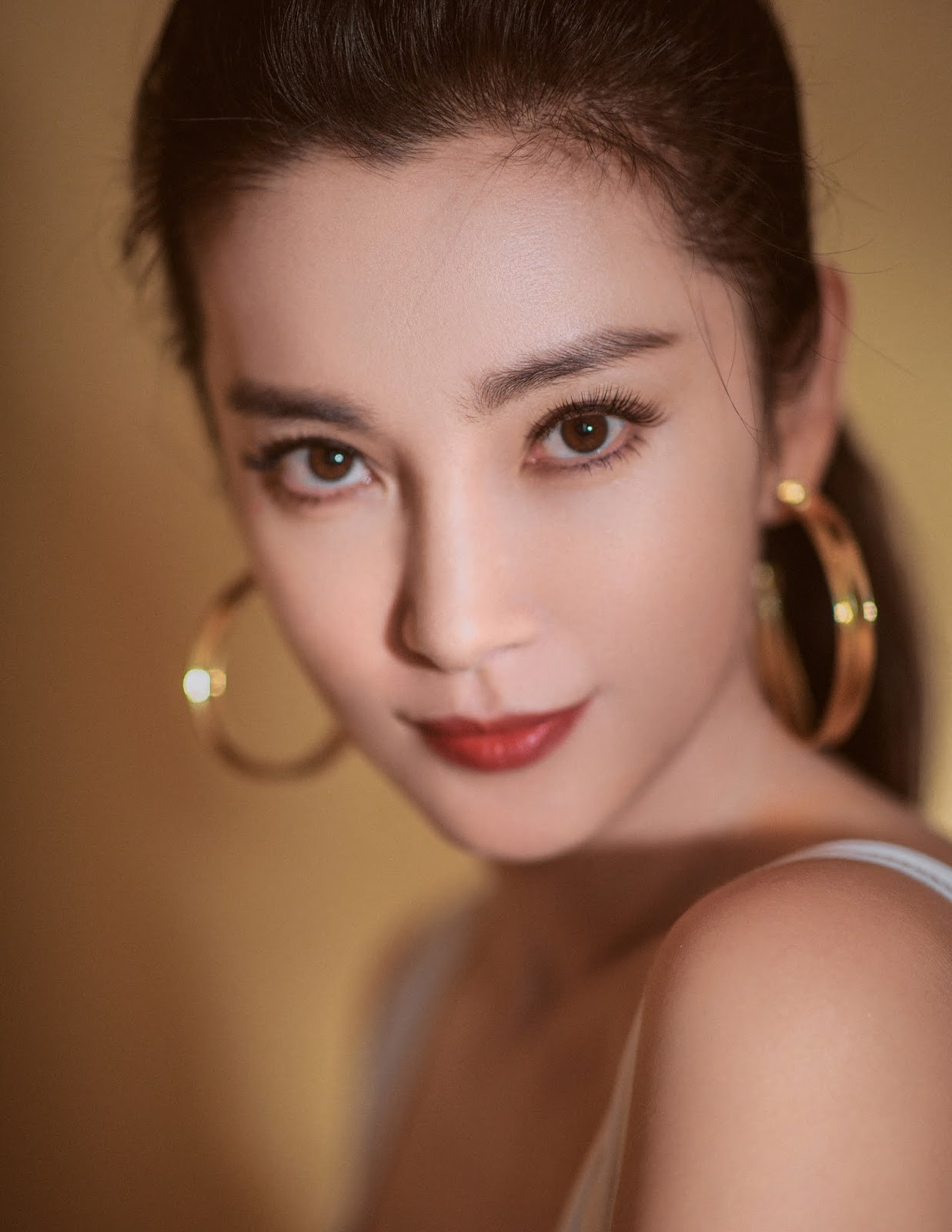 'Đả nữ' Lý Băng Băng mặc gợi cảm trẻ trung dù sắp 50 tuổi ảnh 9