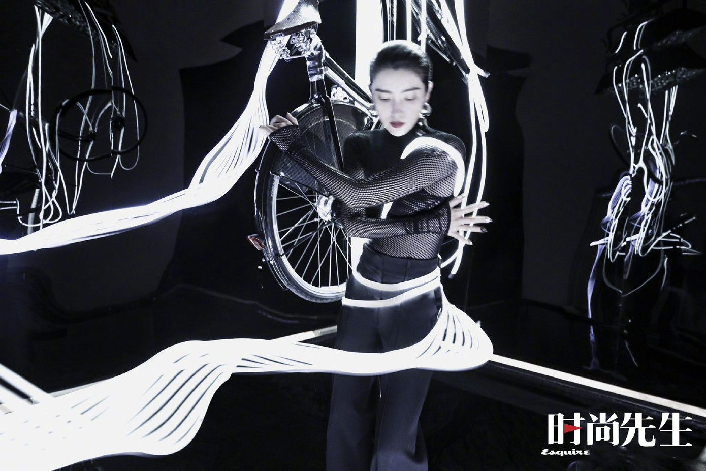 'Đả nữ' Lý Băng Băng mặc gợi cảm trẻ trung dù sắp 50 tuổi ảnh 23